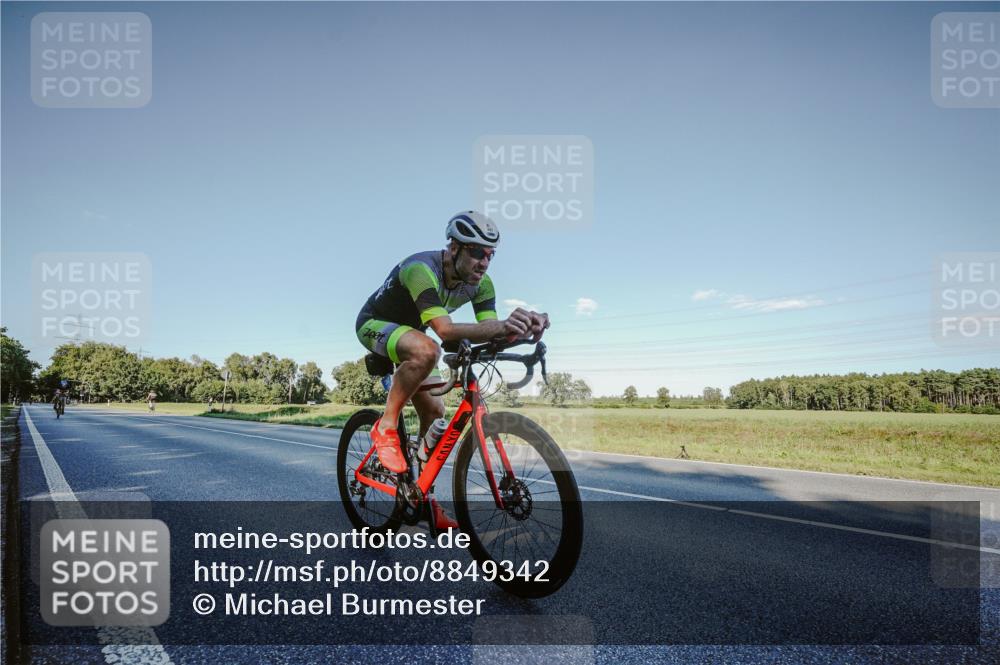 07.09.2025 - 19. Norderstedt Triathlon Michael Burmester http://msf.ph/oto/8849342 07.09.2025 16:12:44 Radfahren 397, 909 meine-sportfotos.de