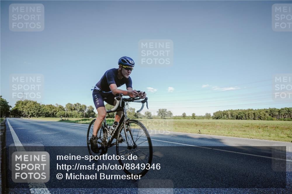 07.09.2025 - 19. Norderstedt Triathlon Michael Burmester http://msf.ph/oto/8849346 07.09.2025 16:12:47 Radfahren 397, 909 meine-sportfotos.de