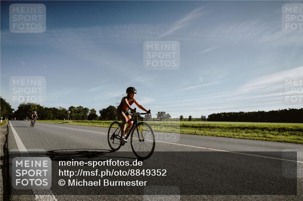 07.09.2025 - 19. Norderstedt Triathlon Michael Burmester http://msf.ph/oto/8849352 07.09.2025 09:41:45 Radfahren 608, 621 meine-sportfotos.de