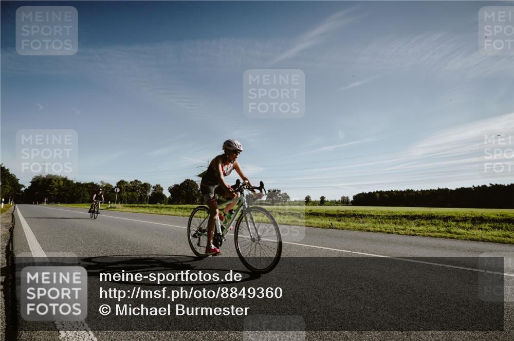 07.09.2025 - 19. Norderstedt Triathlon Michael Burmester http://msf.ph/oto/8849360 07.09.2025 09:41:55 Radfahren 602, 606 meine-sportfotos.de