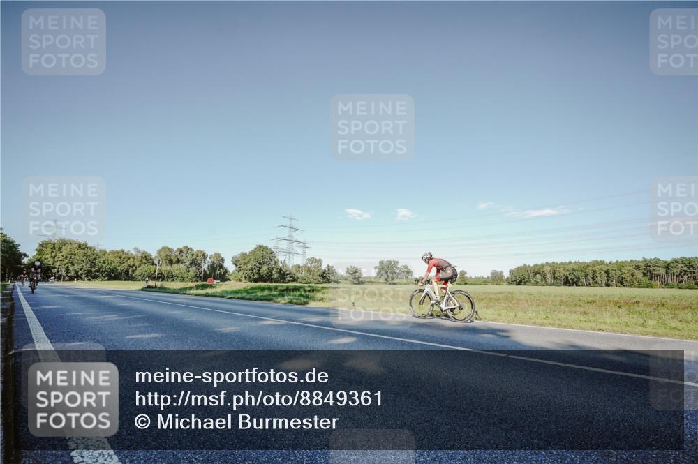 07.09.2025 - 19. Norderstedt Triathlon Michael Burmester http://msf.ph/oto/8849361 07.09.2025 16:13:04 Radfahren 885, 1059 meine-sportfotos.de