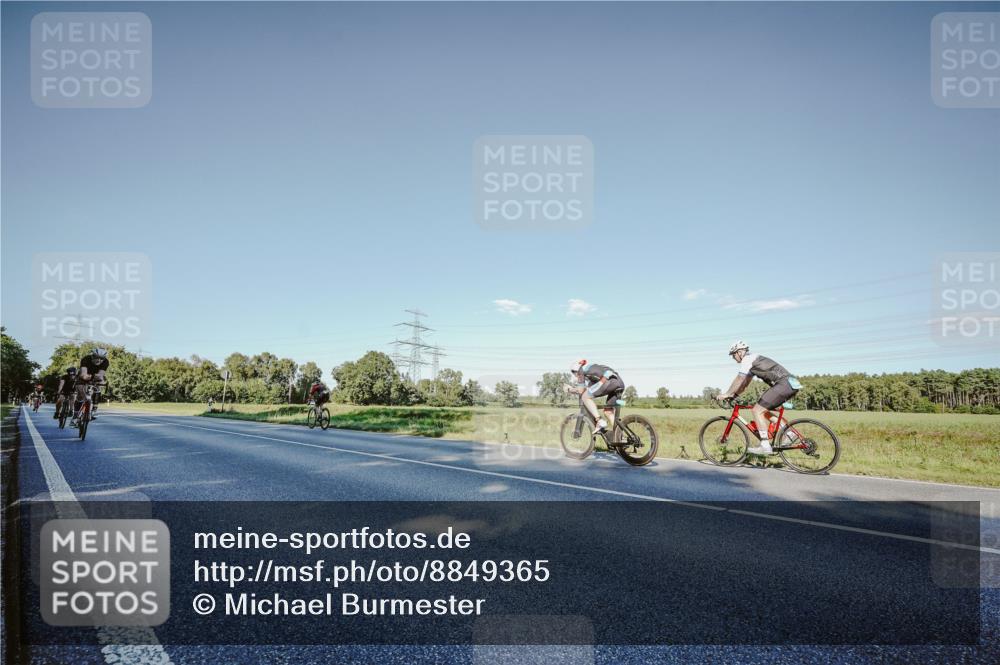 07.09.2025 - 19. Norderstedt Triathlon Michael Burmester http://msf.ph/oto/8849365 07.09.2025 16:13:05 Radfahren 885, 1059 meine-sportfotos.de