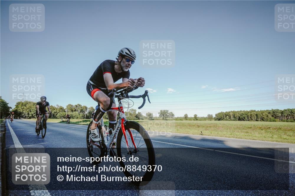 07.09.2025 - 19. Norderstedt Triathlon Michael Burmester http://msf.ph/oto/8849370 07.09.2025 16:13:06 Radfahren 885, 1059, 1082 meine-sportfotos.de