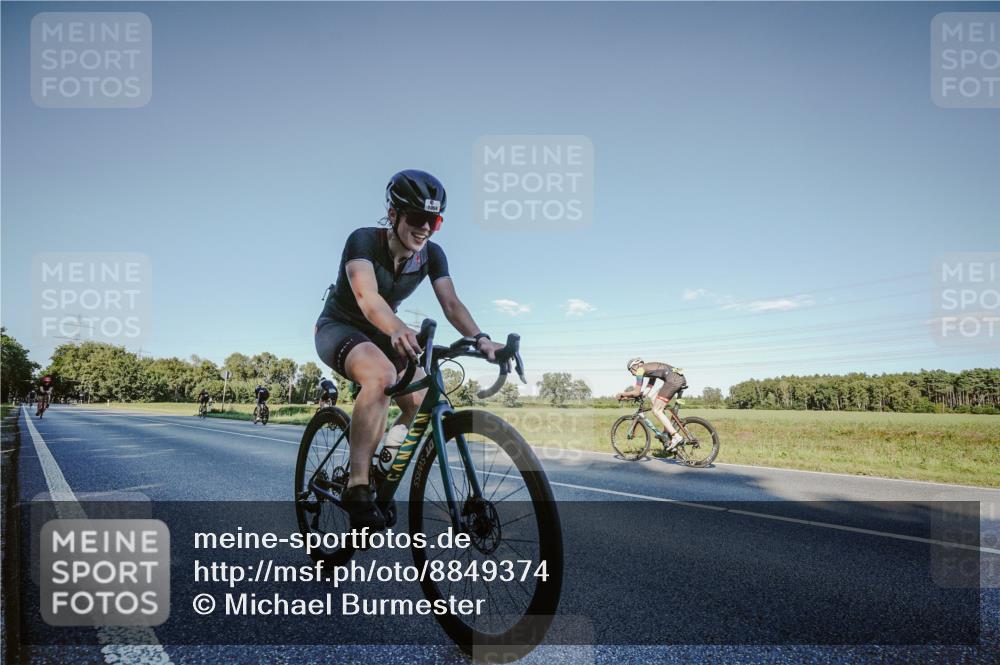 07.09.2025 - 19. Norderstedt Triathlon Michael Burmester http://msf.ph/oto/8849374 07.09.2025 16:13:07 Radfahren 885, 1059, 1082 meine-sportfotos.de