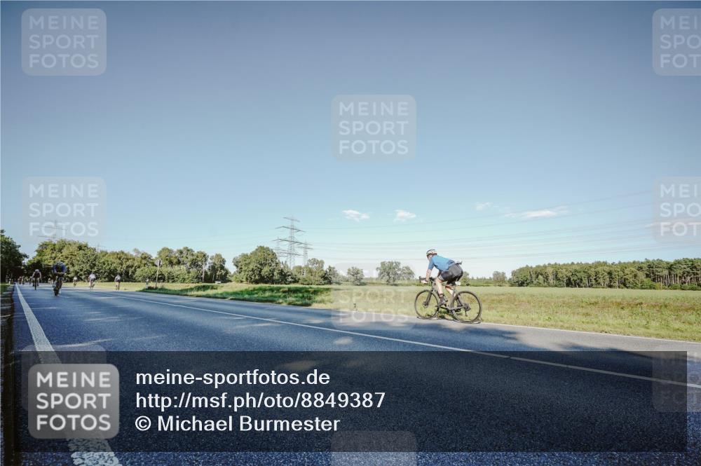 07.09.2025 - 19. Norderstedt Triathlon Michael Burmester http://msf.ph/oto/8849387 07.09.2025 16:13:17 Radfahren 1476 meine-sportfotos.de