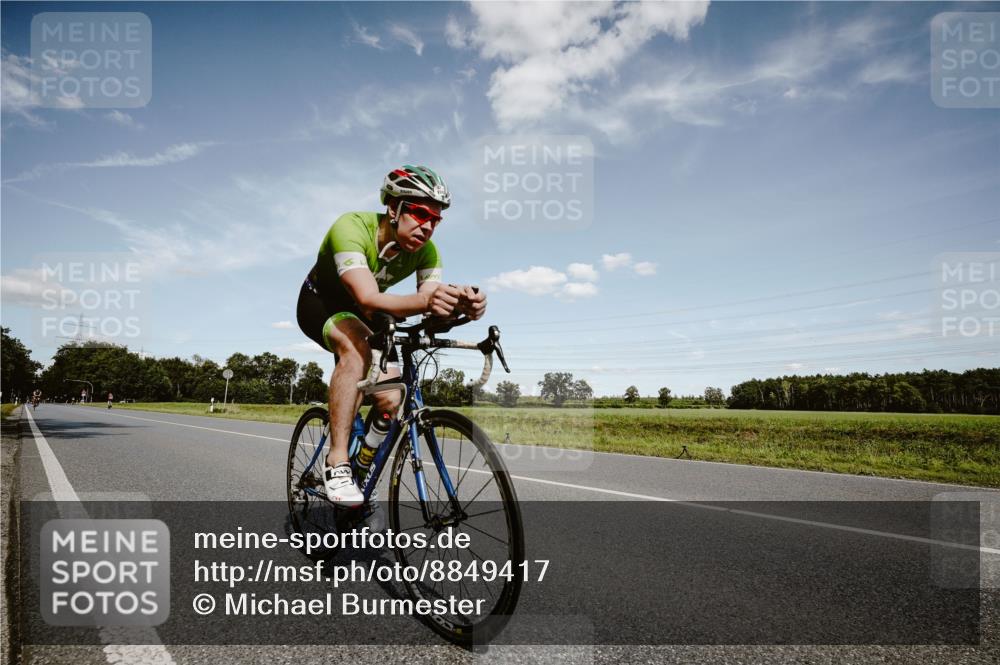 07.09.2025 - 19. Norderstedt Triathlon Michael Burmester http://msf.ph/oto/8849417 07.09.2025 14:00:37 Radfahren 1004 meine-sportfotos.de
