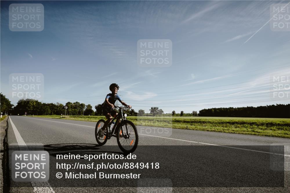 07.09.2025 - 19. Norderstedt Triathlon Michael Burmester http://msf.ph/oto/8849418 07.09.2025 09:44:16 Radfahren 564 meine-sportfotos.de