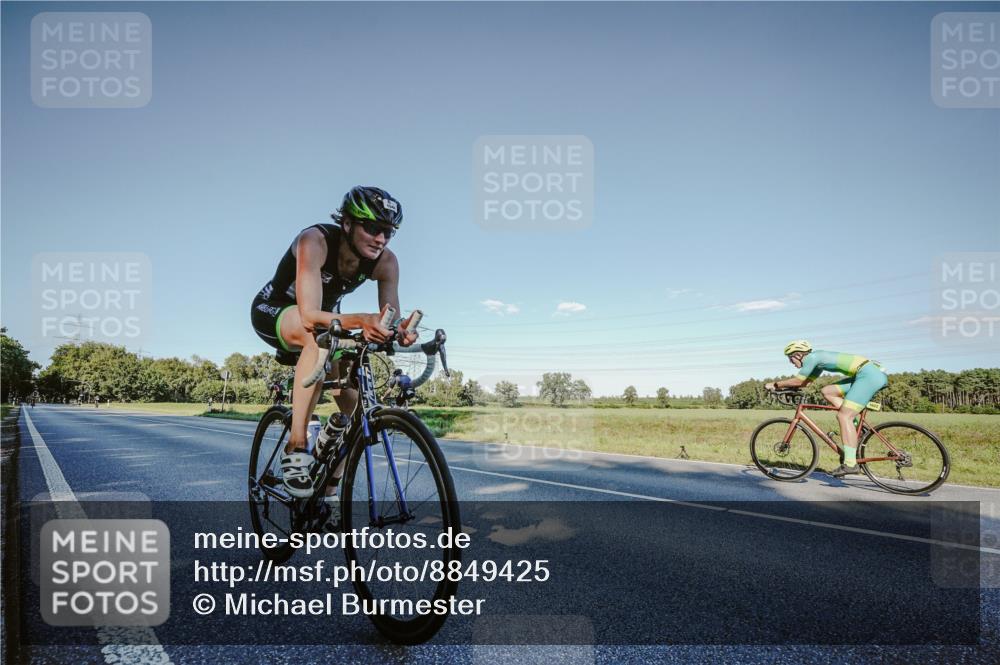 07.09.2025 - 19. Norderstedt Triathlon Michael Burmester http://msf.ph/oto/8849425 07.09.2025 16:13:38 Radfahren 1044, 1067 meine-sportfotos.de