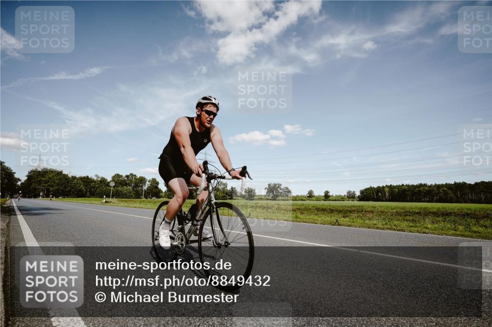 07.09.2025 - 19. Norderstedt Triathlon Michael Burmester http://msf.ph/oto/8849432 07.09.2025 14:01:12 Radfahren 1416 meine-sportfotos.de