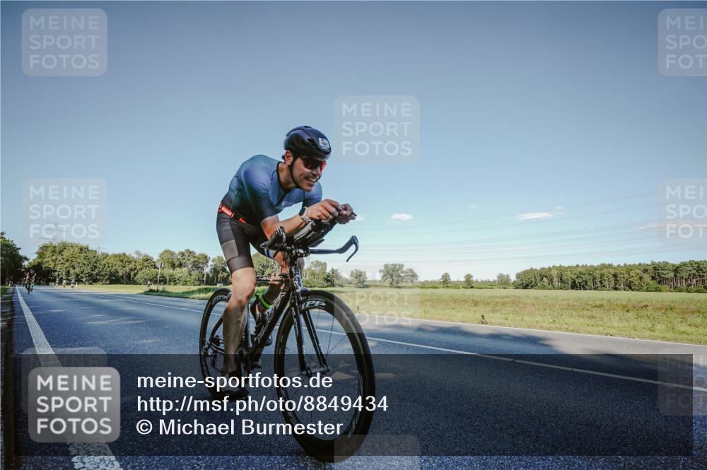 07.09.2025 - 19. Norderstedt Triathlon Michael Burmester http://msf.ph/oto/8849434 07.09.2025 16:13:48 Radfahren 910, 1625 meine-sportfotos.de