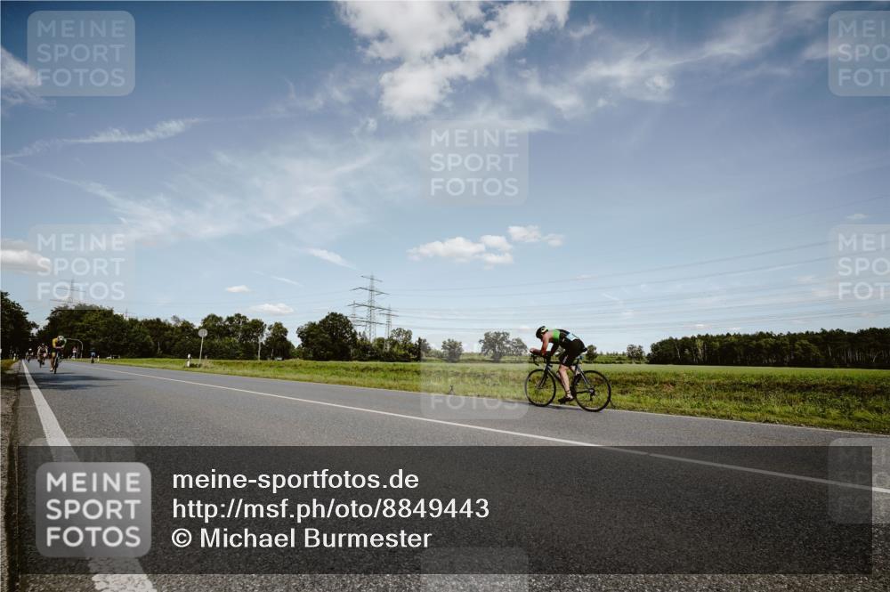 07.09.2025 - 19. Norderstedt Triathlon Michael Burmester http://msf.ph/oto/8849443 07.09.2025 14:01:20 Radfahren 1025, 1032, 1041 meine-sportfotos.de