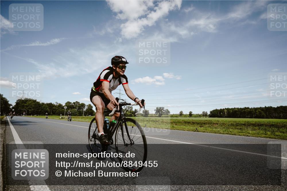 07.09.2025 - 19. Norderstedt Triathlon Michael Burmester http://msf.ph/oto/8849455 07.09.2025 14:01:25 Radfahren 863, 1032, 1406 meine-sportfotos.de