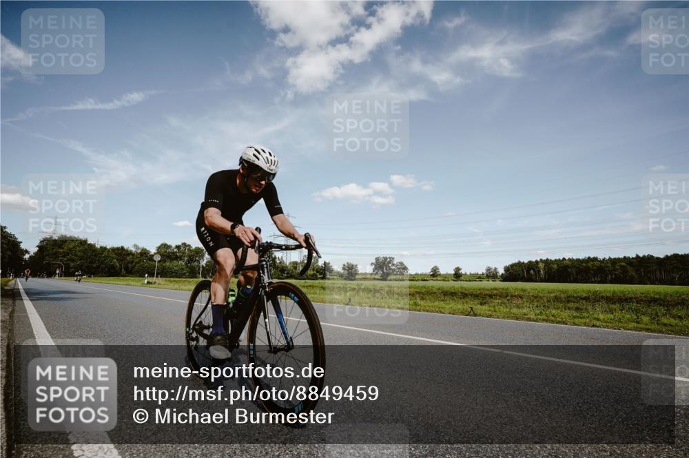 07.09.2025 - 19. Norderstedt Triathlon Michael Burmester http://msf.ph/oto/8849459 07.09.2025 14:01:28 Radfahren 1406 meine-sportfotos.de