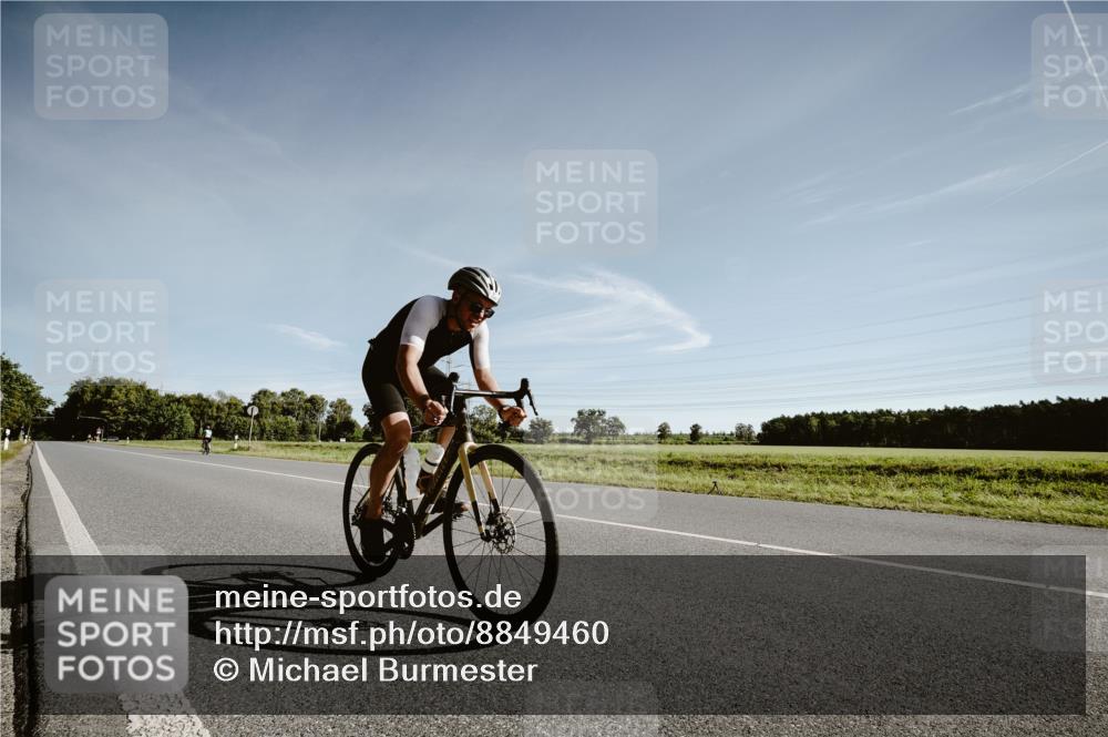 07.09.2025 - 19. Norderstedt Triathlon Michael Burmester http://msf.ph/oto/8849460 07.09.2025 10:21:03 Radfahren 1147 meine-sportfotos.de