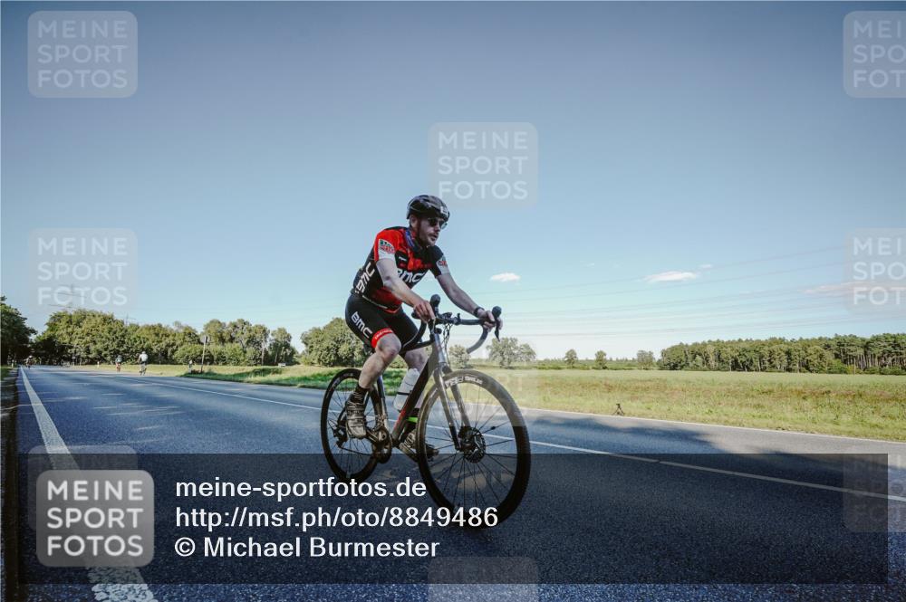 07.09.2025 - 19. Norderstedt Triathlon Michael Burmester http://msf.ph/oto/8849486 07.09.2025 16:14:20 Radfahren 934 meine-sportfotos.de