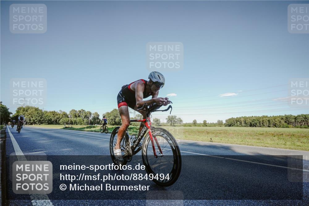 07.09.2025 - 19. Norderstedt Triathlon Michael Burmester http://msf.ph/oto/8849494 07.09.2025 16:14:27 Radfahren 380, 415, 1584 meine-sportfotos.de