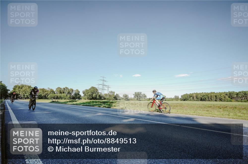 07.09.2025 - 19. Norderstedt Triathlon Michael Burmester http://msf.ph/oto/8849513 07.09.2025 16:14:40 Radfahren 1049, 1613 meine-sportfotos.de