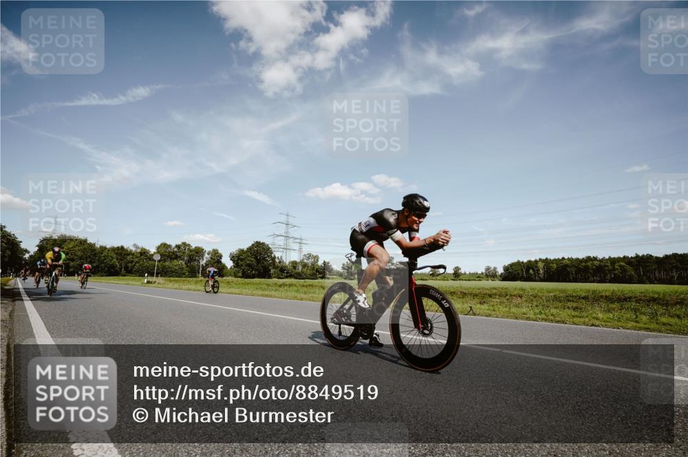 07.09.2025 - 19. Norderstedt Triathlon Michael Burmester http://msf.ph/oto/8849519 07.09.2025 14:02:05 Radfahren 880, 911, 983, 1028 meine-sportfotos.de