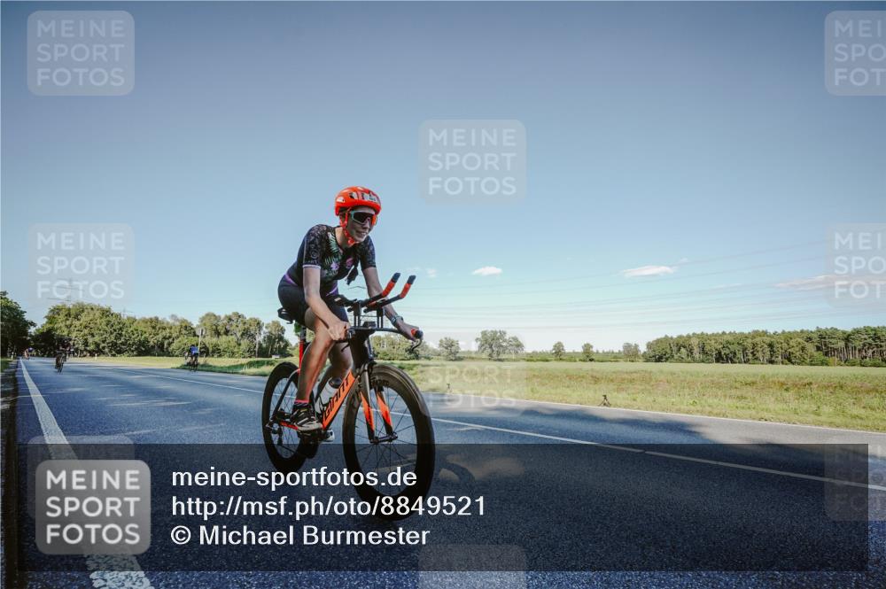 07.09.2025 - 19. Norderstedt Triathlon Michael Burmester http://msf.ph/oto/8849521 07.09.2025 16:14:43 Radfahren 1049, 1052, 1613 meine-sportfotos.de