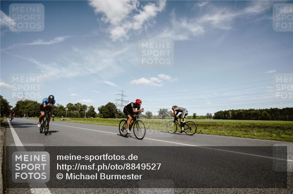 07.09.2025 - 19. Norderstedt Triathlon Michael Burmester http://msf.ph/oto/8849527 07.09.2025 14:02:07 Radfahren 880, 911, 983, 1028, 1465 meine-sportfotos.de
