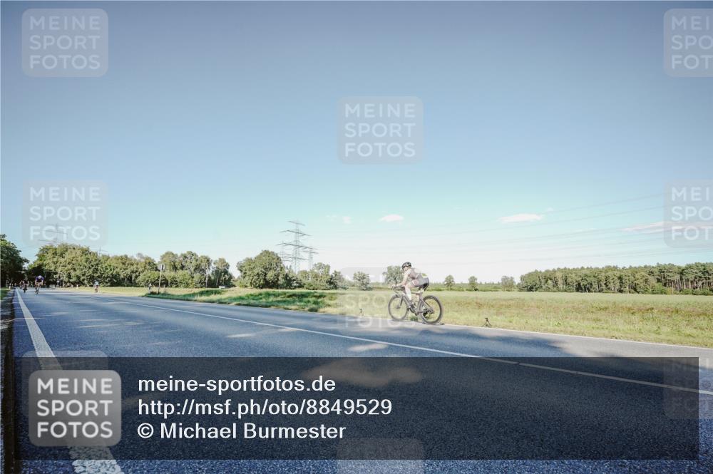 07.09.2025 - 19. Norderstedt Triathlon Michael Burmester http://msf.ph/oto/8849529 07.09.2025 16:14:46 Radfahren 1052, 1613 meine-sportfotos.de