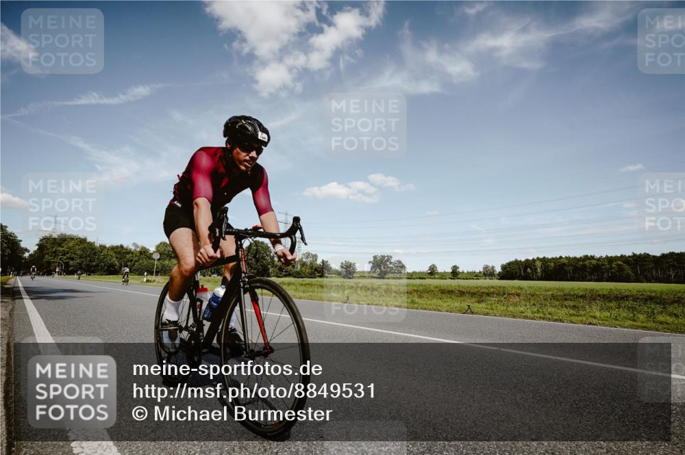 07.09.2025 - 19. Norderstedt Triathlon Michael Burmester http://msf.ph/oto/8849531 07.09.2025 14:02:09 Radfahren 880, 911, 1028, 1465 meine-sportfotos.de