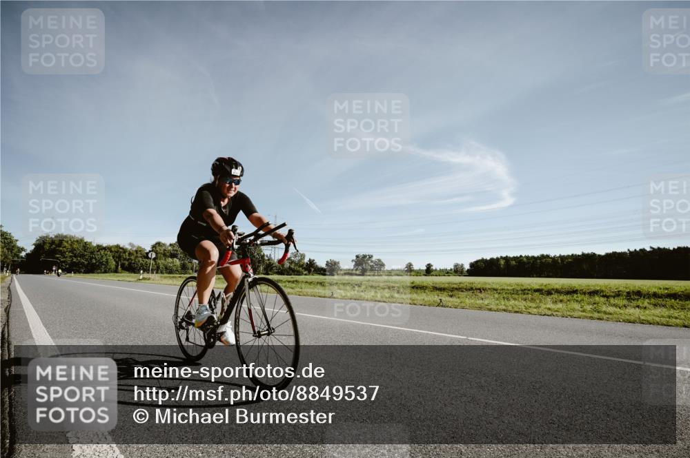 07.09.2025 - 19. Norderstedt Triathlon Michael Burmester http://msf.ph/oto/8849537 07.09.2025 10:26:22 Radfahren 1110 meine-sportfotos.de