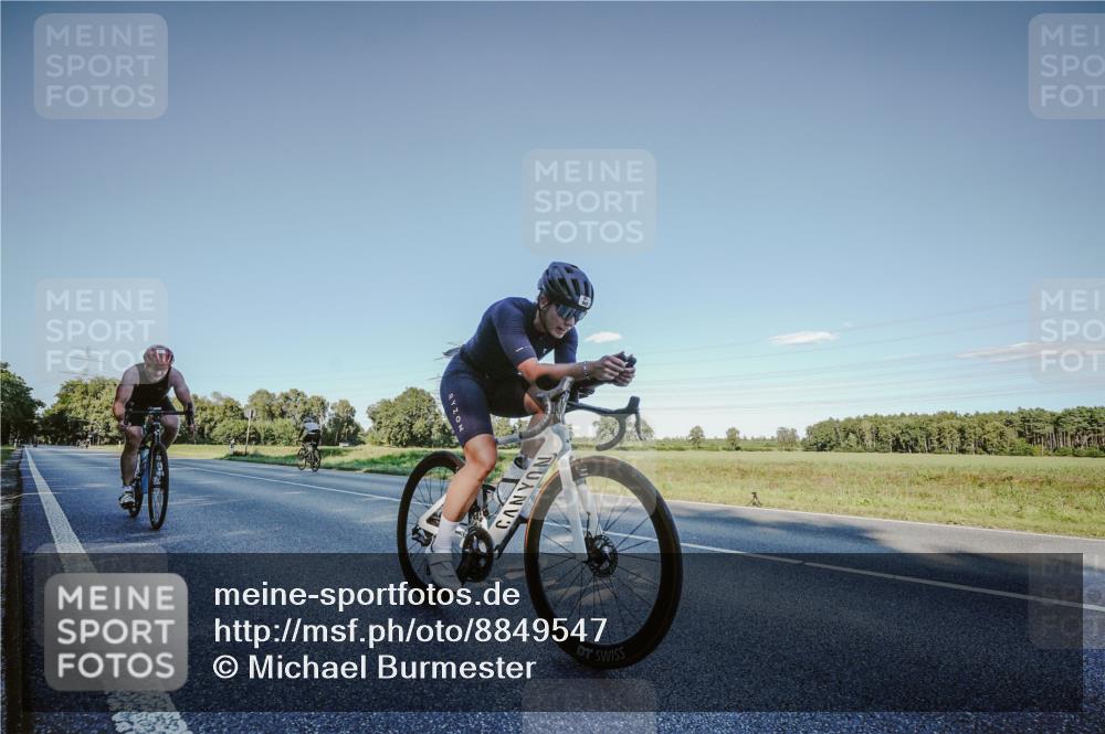 07.09.2025 - 19. Norderstedt Triathlon Michael Burmester http://msf.ph/oto/8849547 07.09.2025 16:14:56 Radfahren 893, 942 meine-sportfotos.de