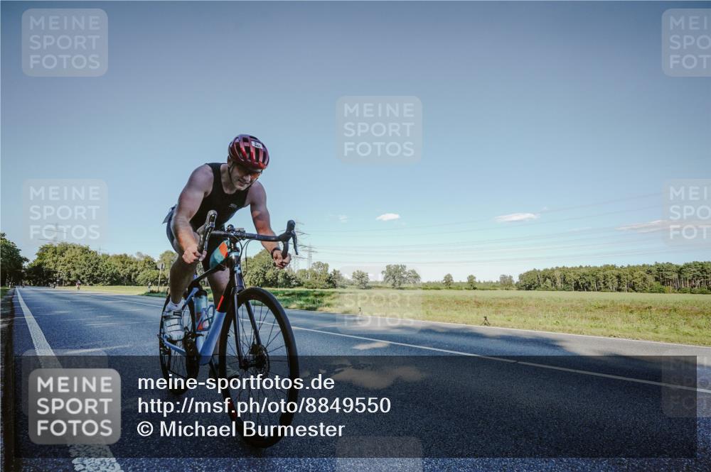 07.09.2025 - 19. Norderstedt Triathlon Michael Burmester http://msf.ph/oto/8849550 07.09.2025 16:14:56 Radfahren 893, 942 meine-sportfotos.de
