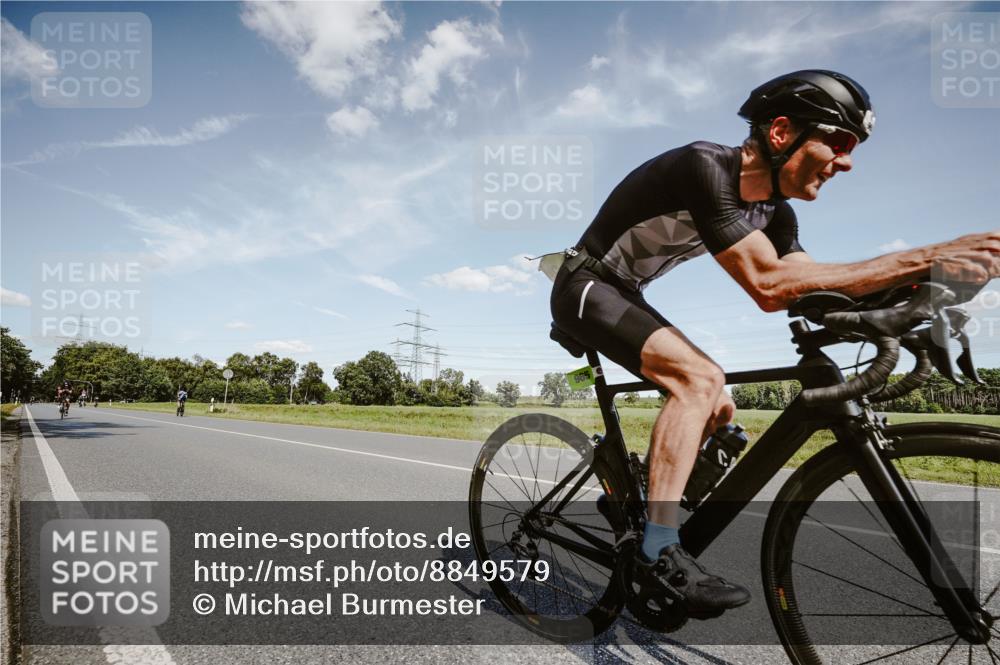 07.09.2025 - 19. Norderstedt Triathlon Michael Burmester http://msf.ph/oto/8849579 07.09.2025 14:02:47 Radfahren 366, 962, 965 meine-sportfotos.de