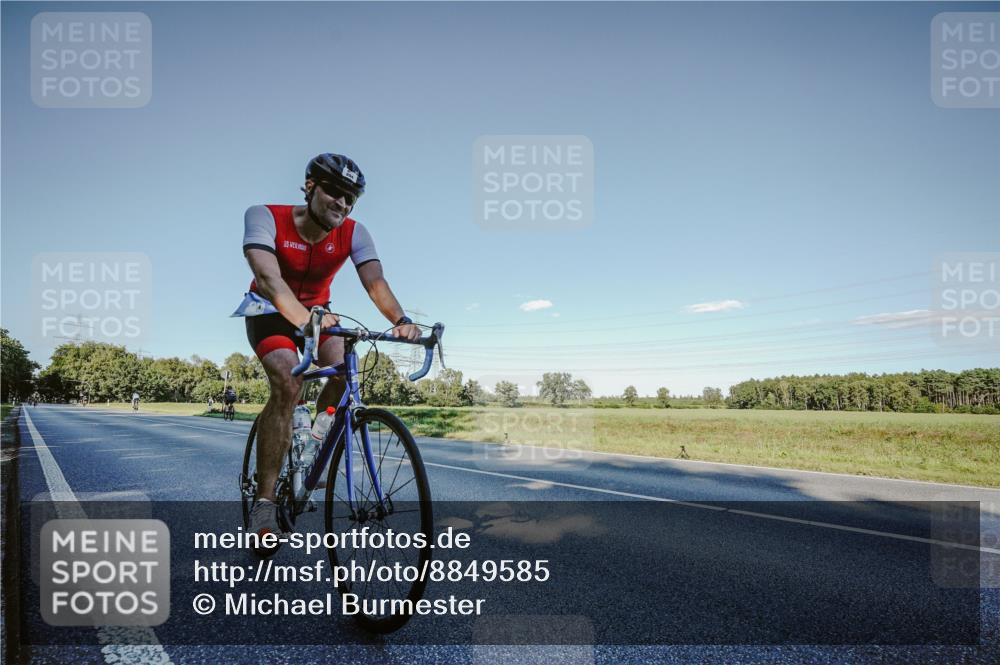 07.09.2025 - 19. Norderstedt Triathlon Michael Burmester http://msf.ph/oto/8849585 07.09.2025 16:15:25 Radfahren 873, 894 meine-sportfotos.de