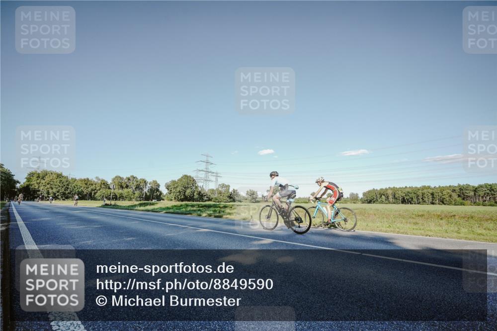07.09.2025 - 19. Norderstedt Triathlon Michael Burmester http://msf.ph/oto/8849590 07.09.2025 16:15:27 Radfahren 873, 894 meine-sportfotos.de
