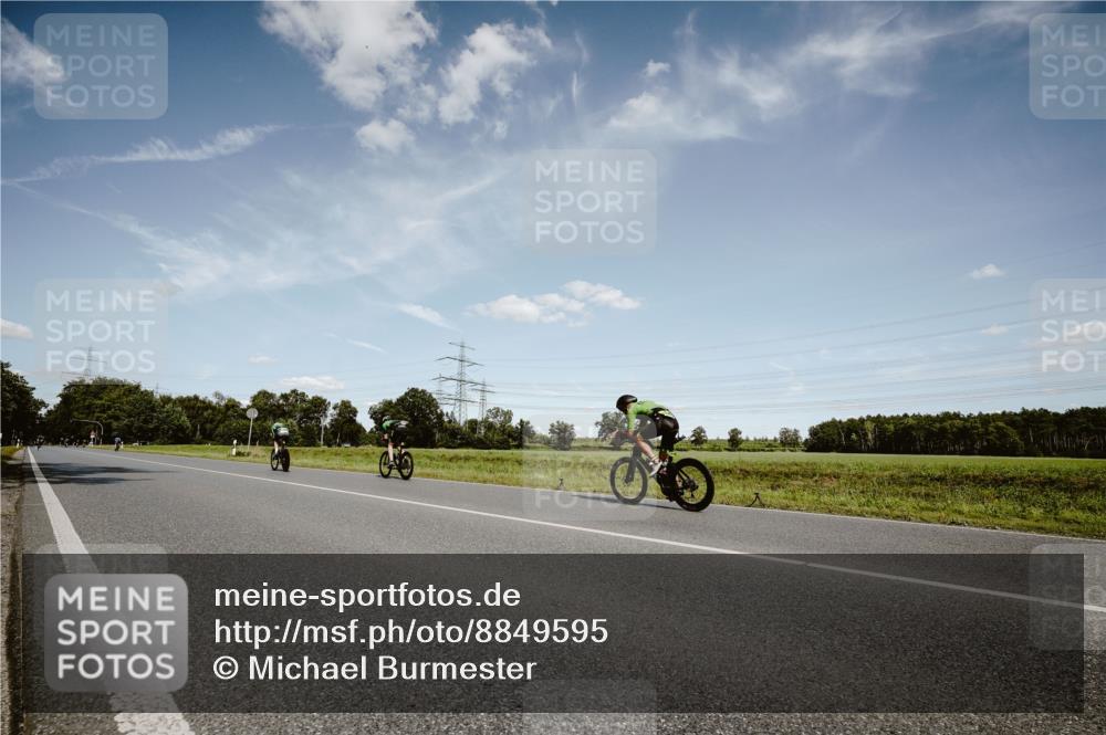 07.09.2025 - 19. Norderstedt Triathlon Michael Burmester http://msf.ph/oto/8849595 07.09.2025 14:02:51 Radfahren 962 meine-sportfotos.de