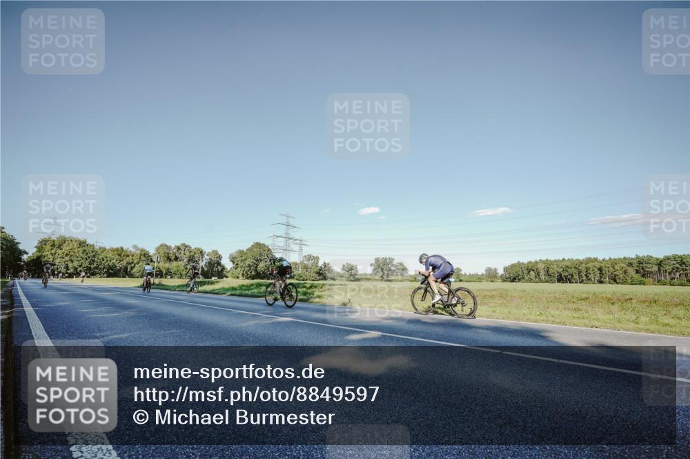 07.09.2025 - 19. Norderstedt Triathlon Michael Burmester http://msf.ph/oto/8849597 07.09.2025 16:15:29 Radfahren 1620 meine-sportfotos.de