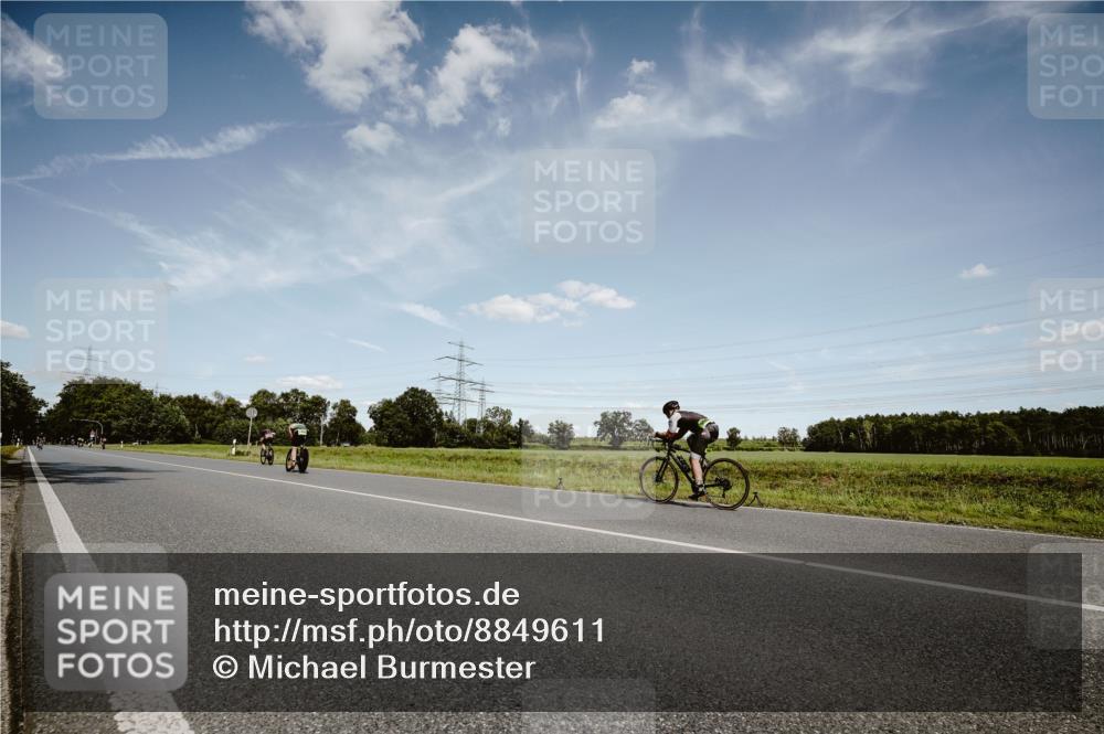 07.09.2025 - 19. Norderstedt Triathlon Michael Burmester http://msf.ph/oto/8849611 07.09.2025 14:02:59 Radfahren 1037 meine-sportfotos.de