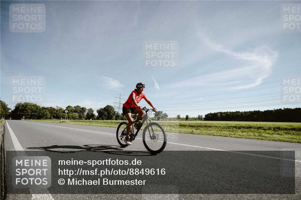07.09.2025 - 19. Norderstedt Triathlon Michael Burmester http://msf.ph/oto/8849616 07.09.2025 10:30:45 Radfahren 1137 meine-sportfotos.de