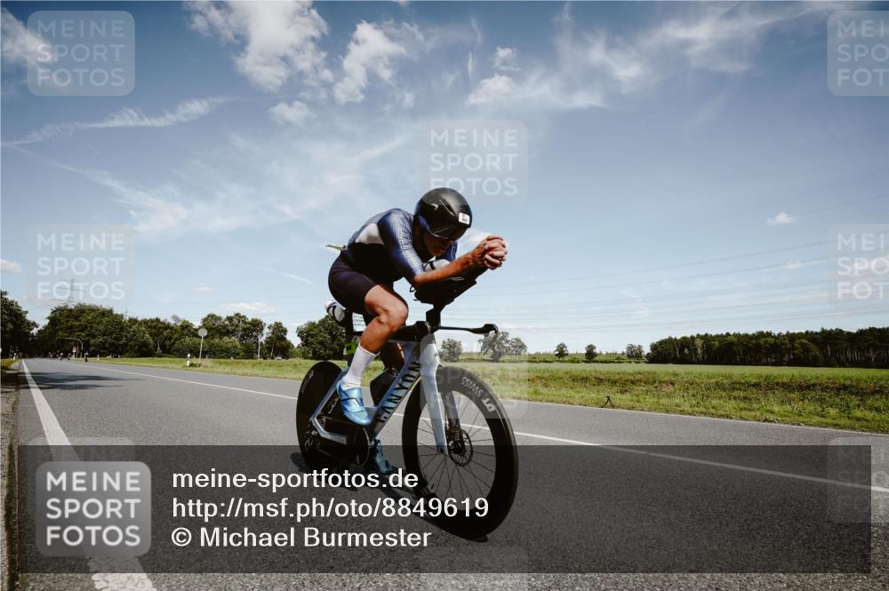 07.09.2025 - 19. Norderstedt Triathlon Michael Burmester http://msf.ph/oto/8849619 07.09.2025 14:03:07 Radfahren 428, 980 meine-sportfotos.de