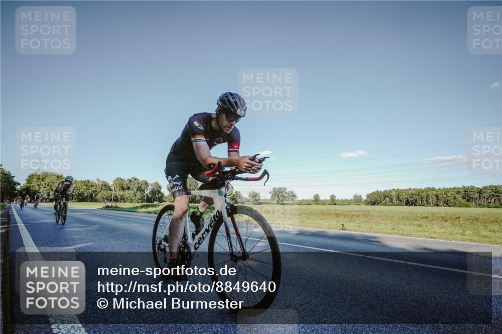 07.09.2025 - 19. Norderstedt Triathlon Michael Burmester http://msf.ph/oto/8849640 07.09.2025 16:15:53 Radfahren 941, 1088, 1409, 1427 meine-sportfotos.de