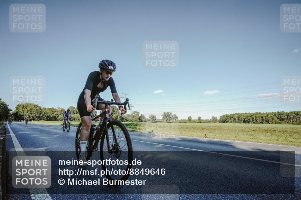 07.09.2025 - 19. Norderstedt Triathlon Michael Burmester http://msf.ph/oto/8849646 07.09.2025 16:15:56 Radfahren 941, 1088, 1427, 1435, 1550, 1564 meine-sportfotos.de