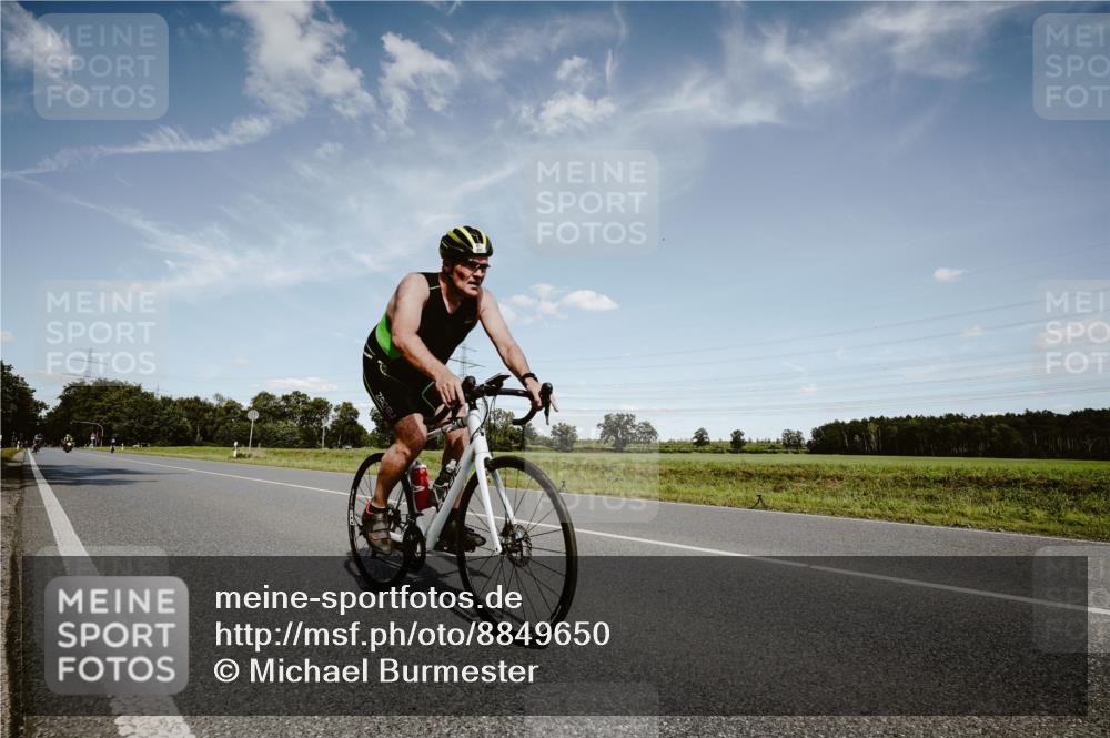 07.09.2025 - 19. Norderstedt Triathlon Michael Burmester http://msf.ph/oto/8849650 07.09.2025 14:03:41 Radfahren 391 meine-sportfotos.de
