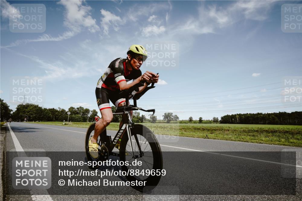 07.09.2025 - 19. Norderstedt Triathlon Michael Burmester http://msf.ph/oto/8849659 07.09.2025 14:03:48 Radfahren 978, 985, 1039 meine-sportfotos.de