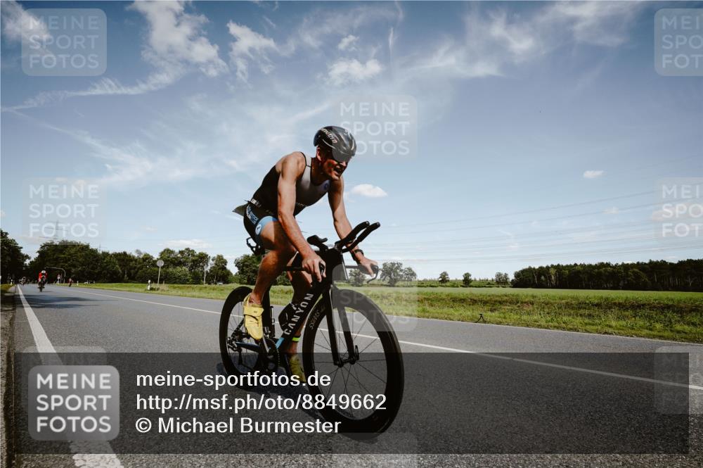07.09.2025 - 19. Norderstedt Triathlon Michael Burmester http://msf.ph/oto/8849662 07.09.2025 14:03:53 Radfahren 974, 988 meine-sportfotos.de