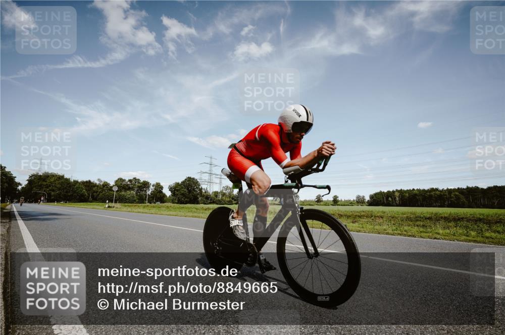 07.09.2025 - 19. Norderstedt Triathlon Michael Burmester http://msf.ph/oto/8849665 07.09.2025 14:03:56 Radfahren 974, 988 meine-sportfotos.de
