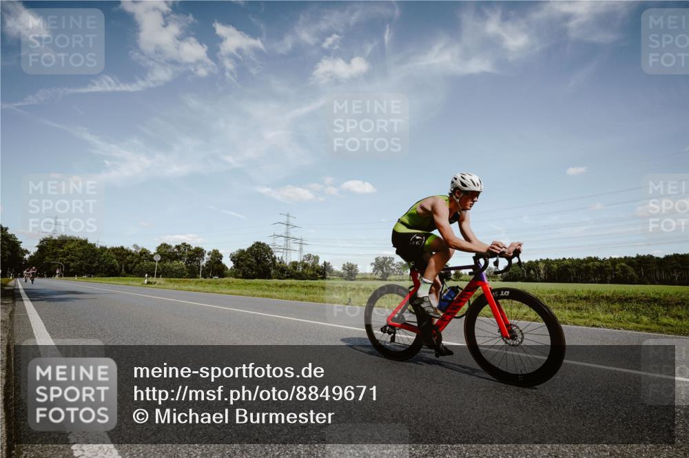 07.09.2025 - 19. Norderstedt Triathlon Michael Burmester http://msf.ph/oto/8849671 07.09.2025 14:04:02 Radfahren 900, 1017, 1018 meine-sportfotos.de