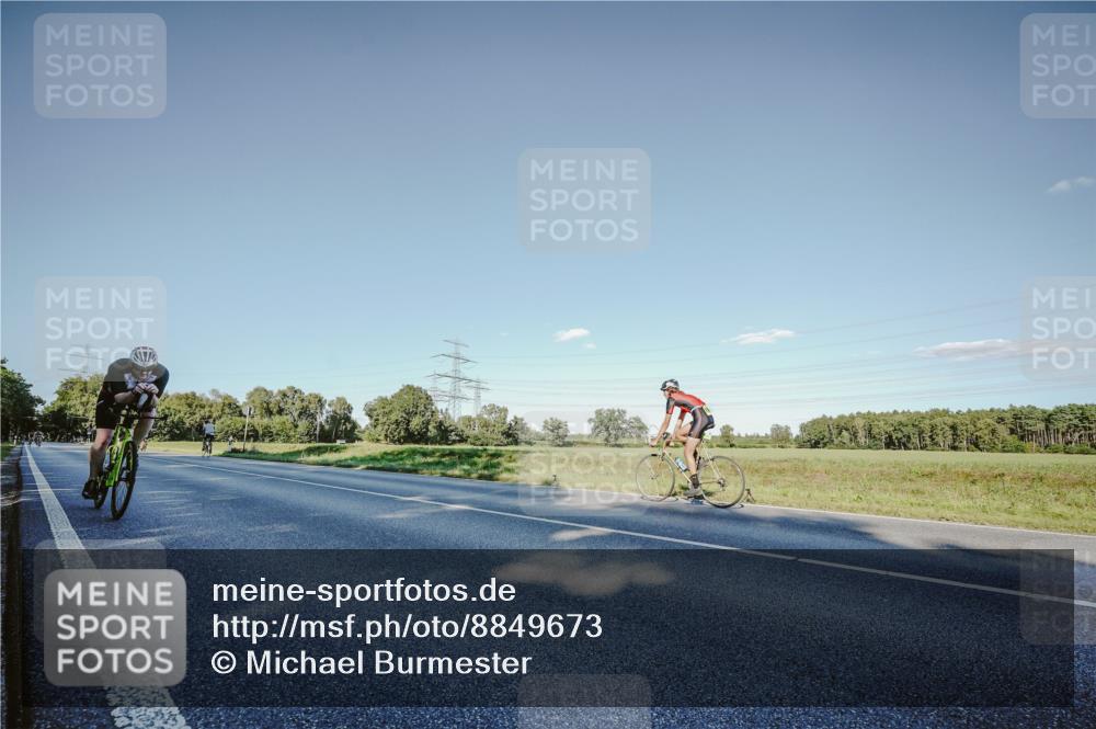 07.09.2025 - 19. Norderstedt Triathlon Michael Burmester http://msf.ph/oto/8849673 07.09.2025 16:16:06 Radfahren 1618 meine-sportfotos.de