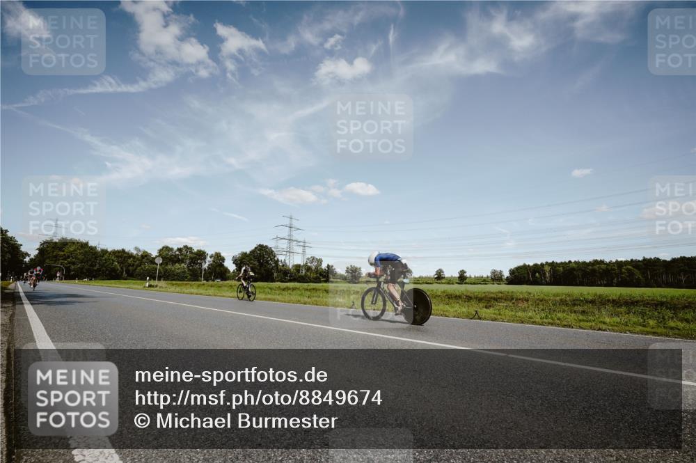 07.09.2025 - 19. Norderstedt Triathlon Michael Burmester http://msf.ph/oto/8849674 07.09.2025 14:04:03 Radfahren 900, 979, 1017, 1018 meine-sportfotos.de