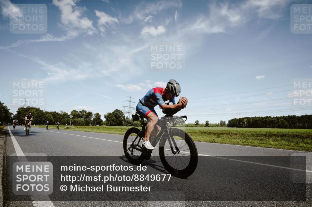07.09.2025 - 19. Norderstedt Triathlon Michael Burmester http://msf.ph/oto/8849677 07.09.2025 14:04:05 Radfahren 979, 1018, 1456 meine-sportfotos.de