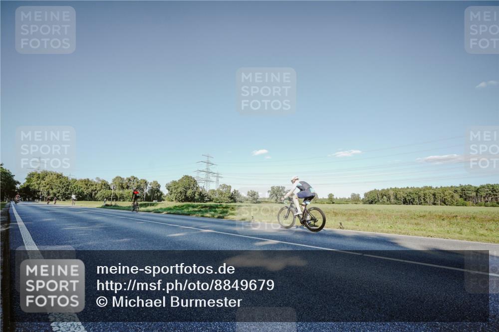 07.09.2025 - 19. Norderstedt Triathlon Michael Burmester http://msf.ph/oto/8849679 07.09.2025 16:16:08 Radfahren 1618 meine-sportfotos.de