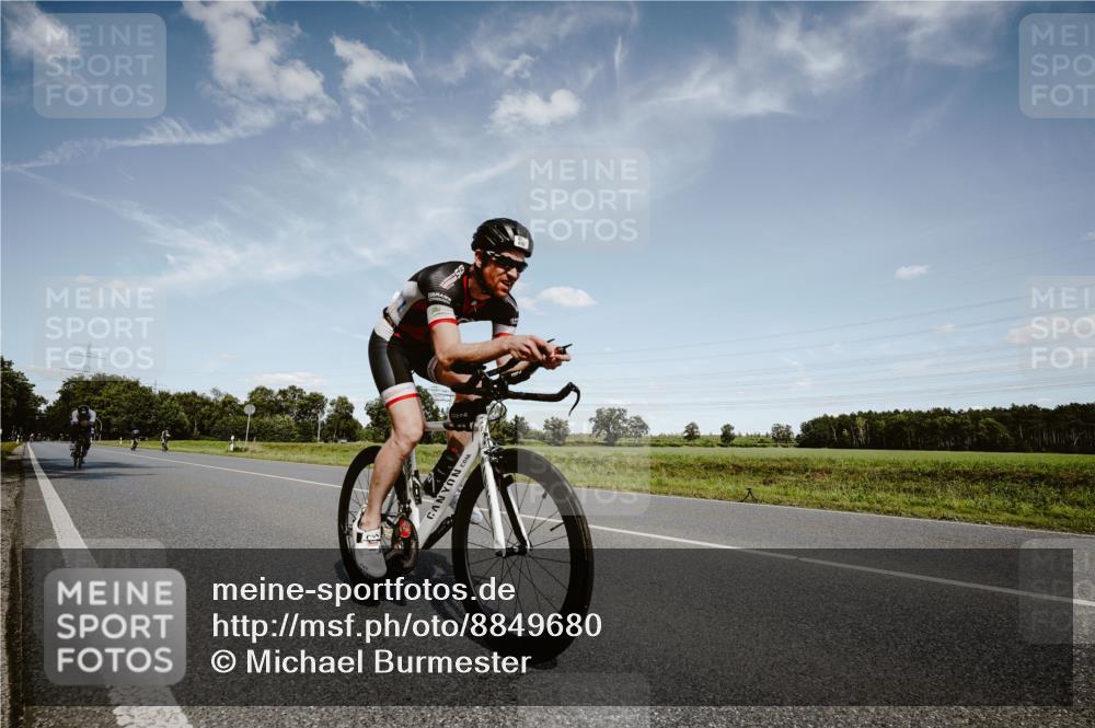 07.09.2025 - 19. Norderstedt Triathlon Michael Burmester http://msf.ph/oto/8849680 07.09.2025 14:04:06 Radfahren 979, 1018, 1456 meine-sportfotos.de