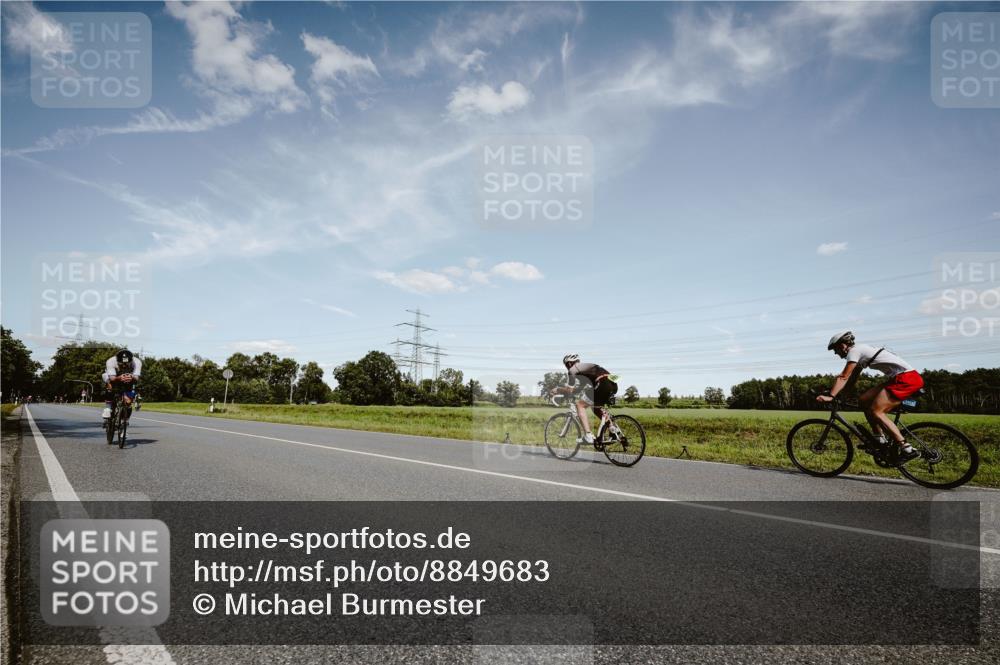 07.09.2025 - 19. Norderstedt Triathlon Michael Burmester http://msf.ph/oto/8849683 07.09.2025 14:04:07 Radfahren 979, 1018, 1456 meine-sportfotos.de